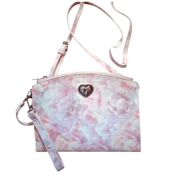 New! BETSEY JOHNSON Quinn Bifold Floral Convertible Crossbody / Wristlet Floral - Picture 1 of 8